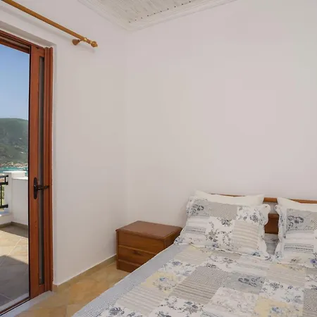 Bay View Apartment *